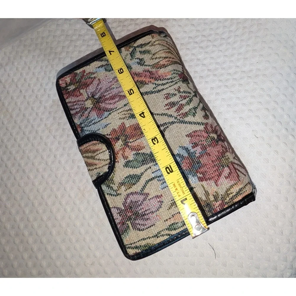 Canvas Floral Neegle Point Travel Pill Keeper 8 Days VTG 4Xper day Discreet